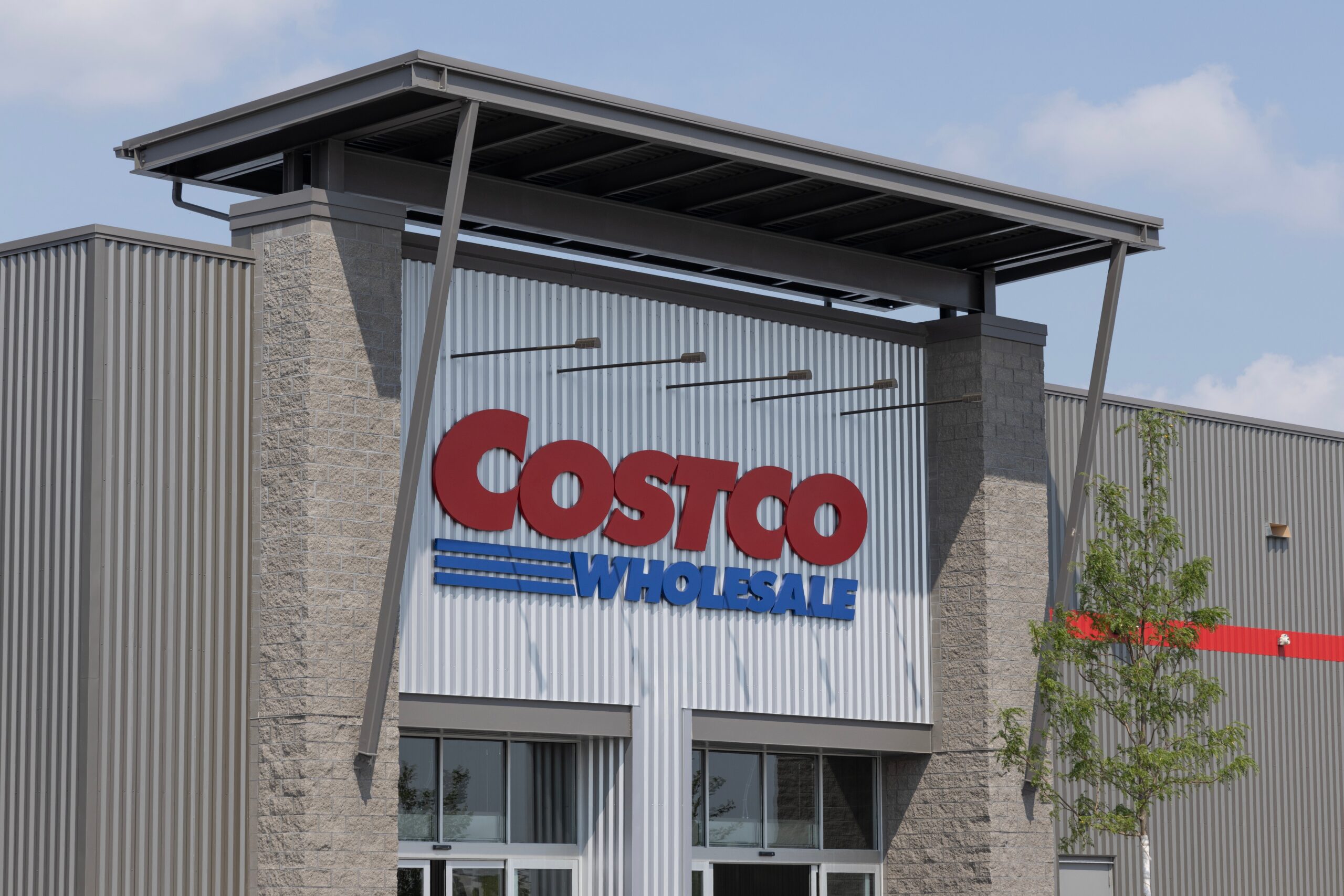 Costco to increase hourly wages for most U.S. store employees to over ...