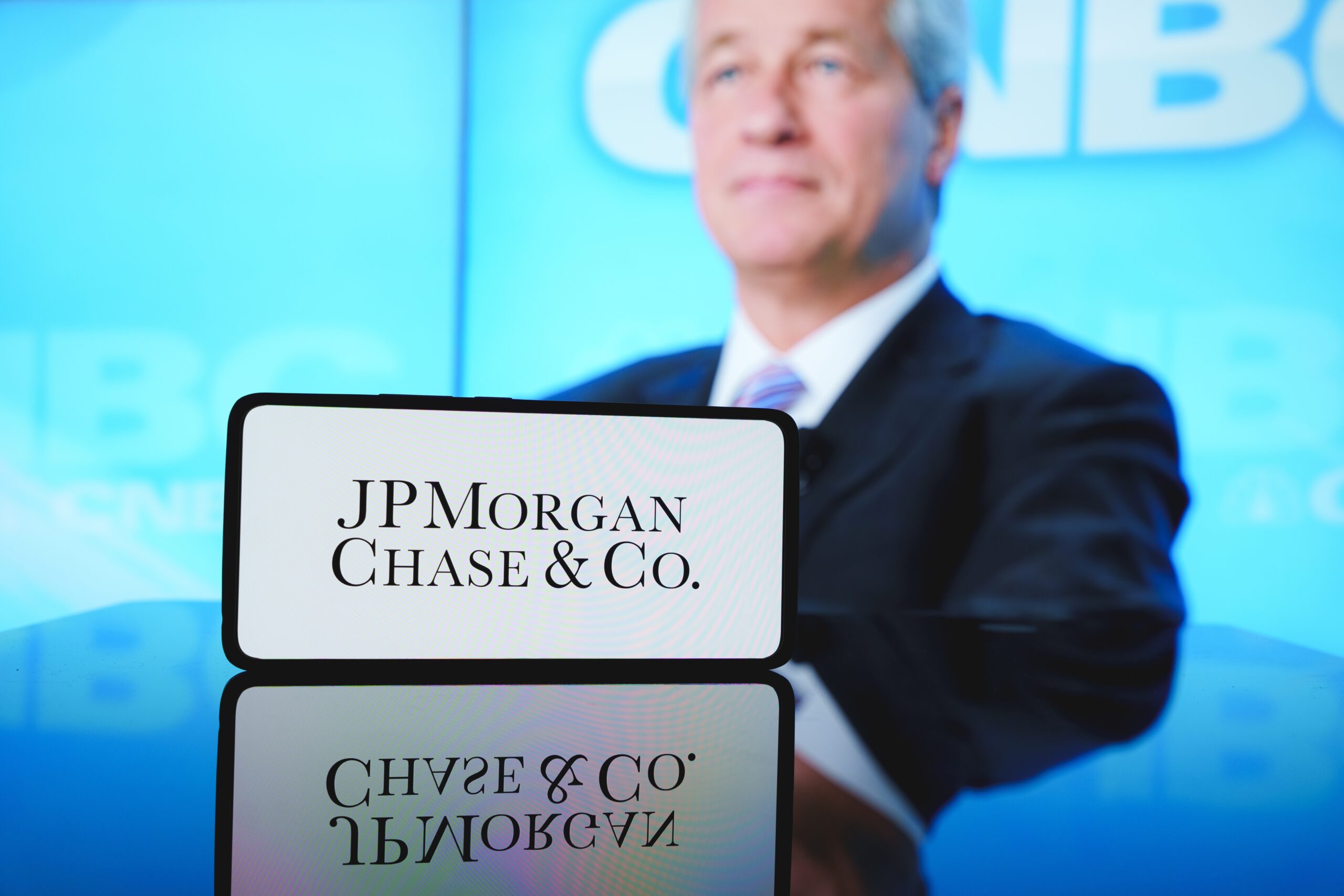 Trump Sues JPMorgan and CEO Jamie Dimon for $5 Billion Alleging Debanking Over Political Reasons