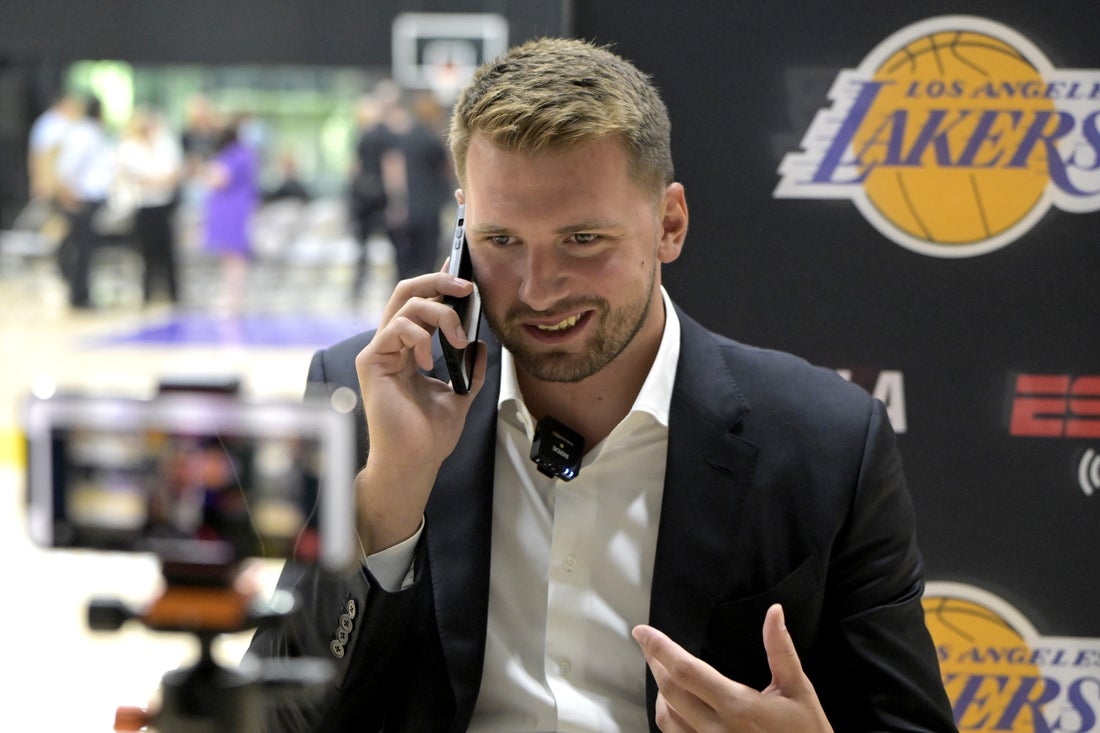Lakers G Luka Doncic cleared to play for Slovenia after injury scare