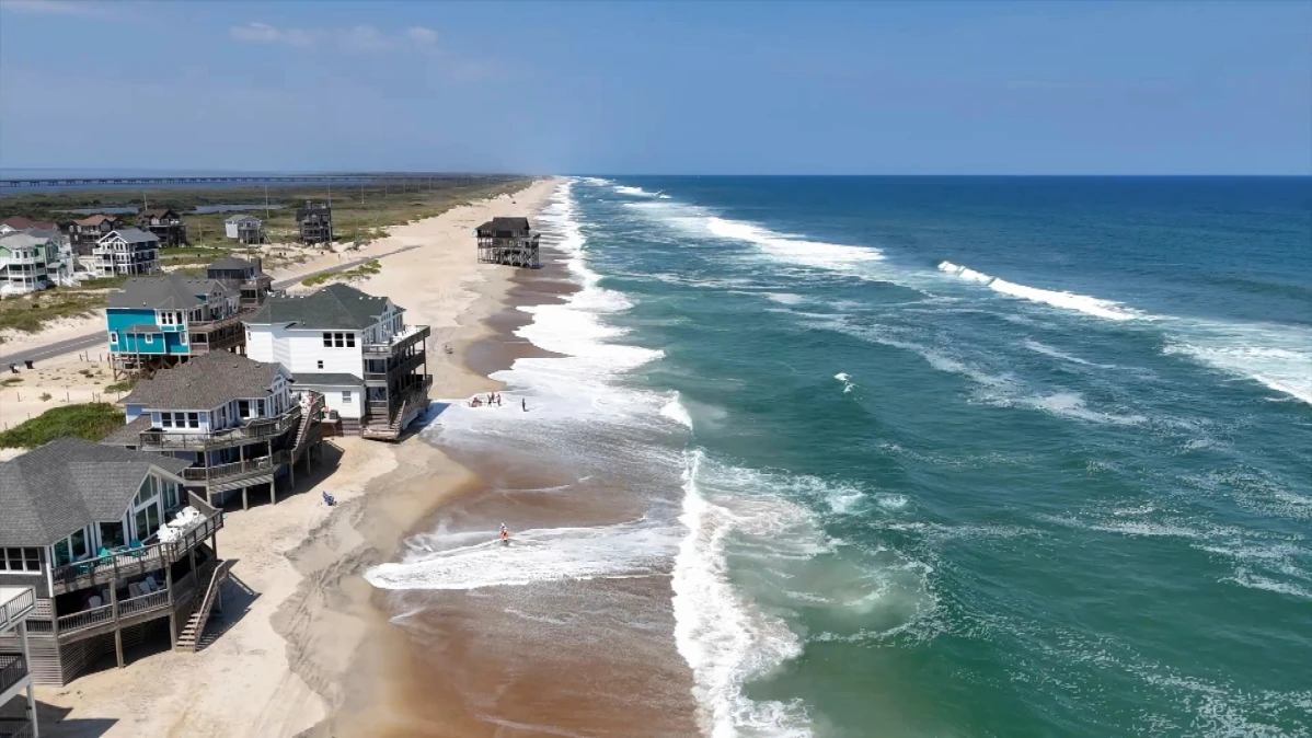 Hurricane Erin Triggers Evacuations on North Carolina’s Outer Banks as Powerful Storm Brings Dangerous Surf and High Winds