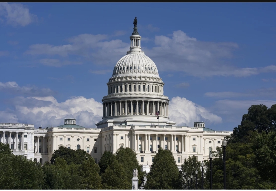 Rare Bipartisan Coalition in Congress Pushes for Ban on Lawmakers Trading Individual Stocks