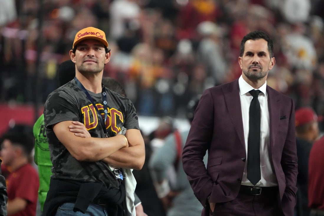 Mark Sanchez out of hospital, officially booked at jail
