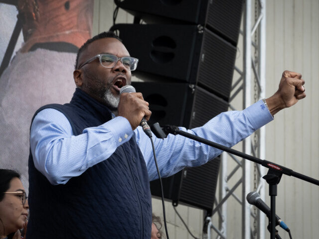 Chicago Mayor Brandon Johnson Sparks Firestorm After Urging Police to Arrest Federal ICE Agents for Violating His “ICE-Free Zone” Order