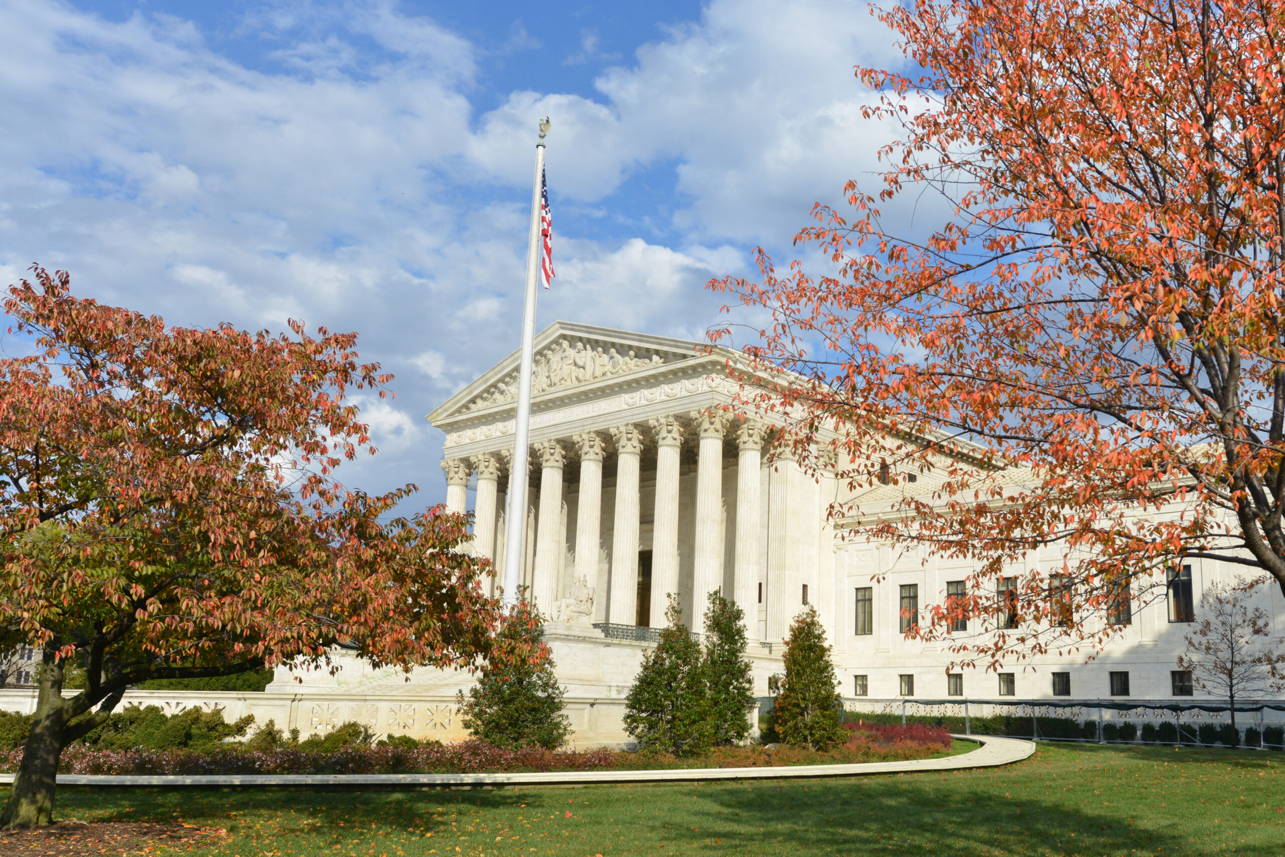 Supreme Court Backs Trump, Clears Path to End Venezuelan Migrant Protections