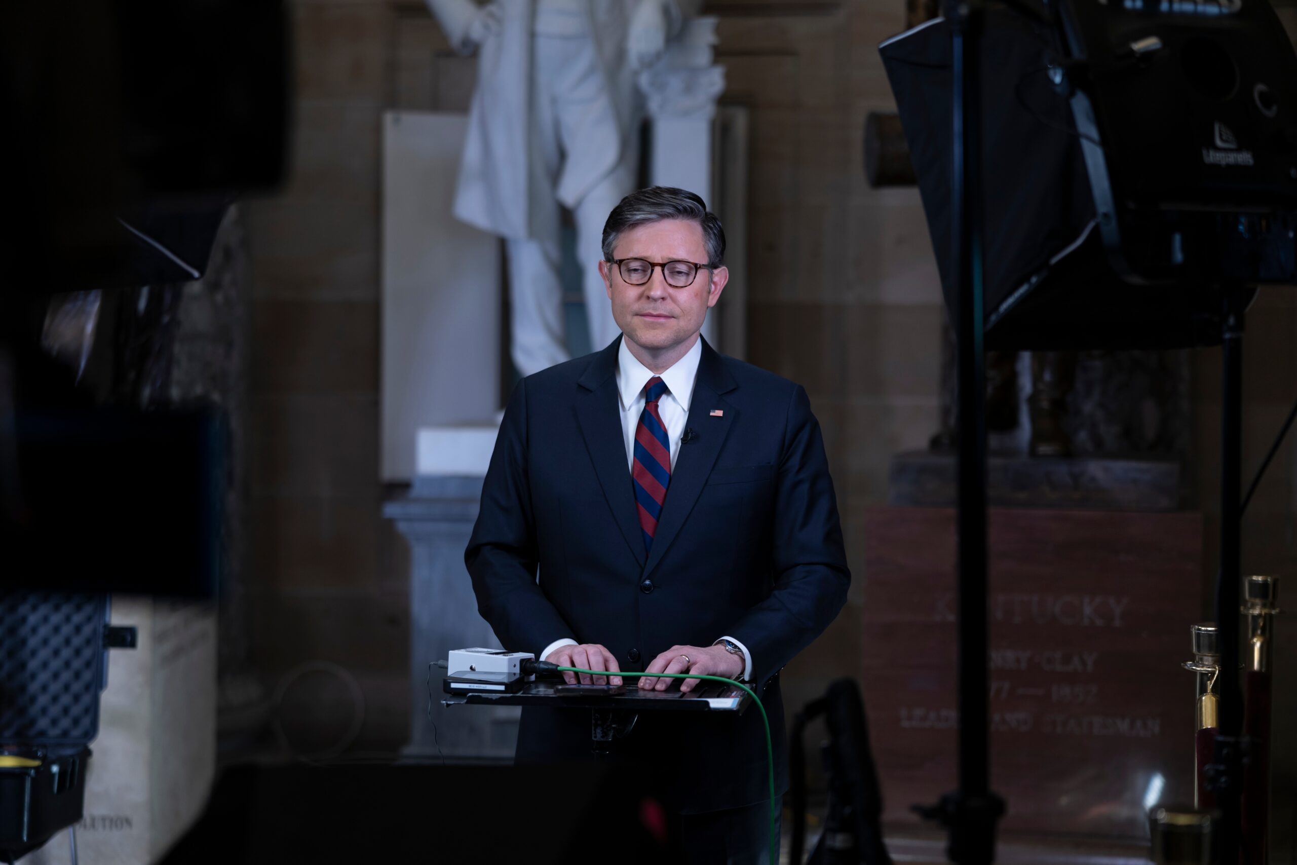 Shutdown Standoff Deepens as Congress Delays Funding Vote Amid Clash Over Immigration Enforcement