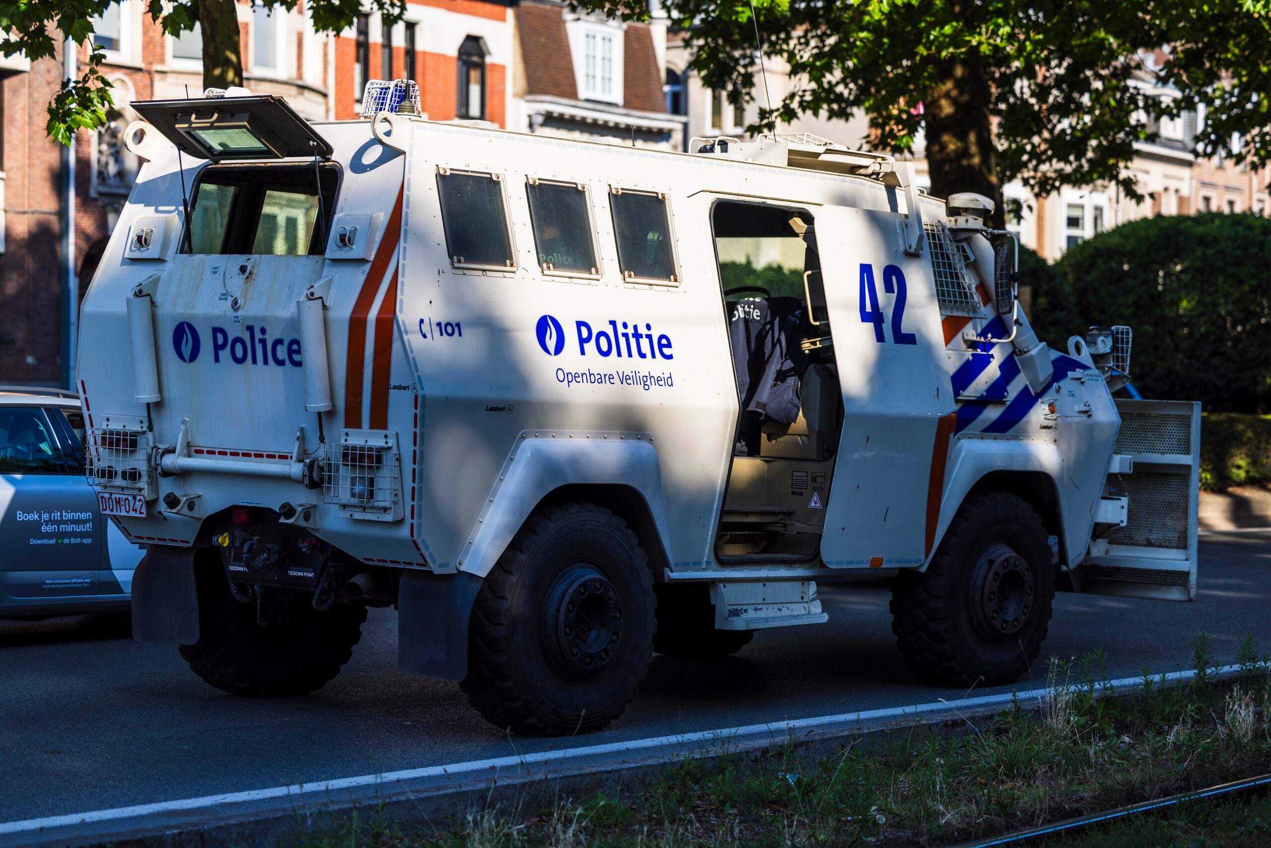 Belgian Defense Minister Weighs Deploying Army in Brussels to Tackle Migrant Gang Violence