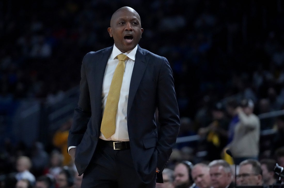 Missouri improves to 8-0 by steamrolling Cleveland State