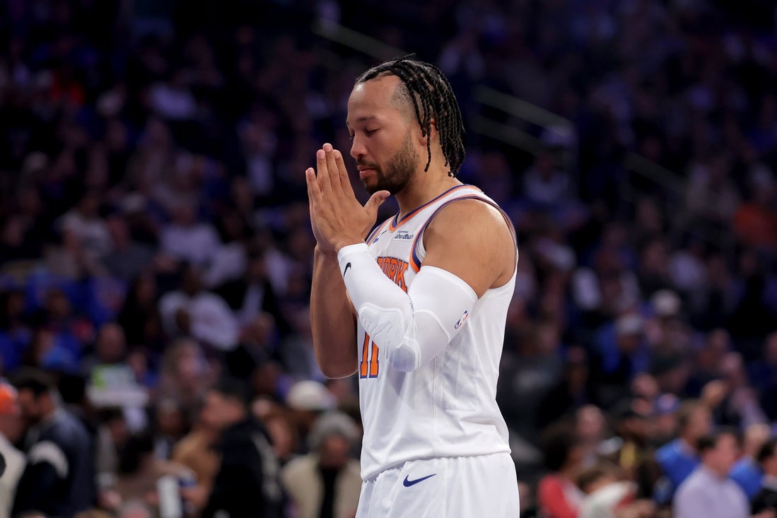 Knicks aim to stay perfect at home in battle with Nets