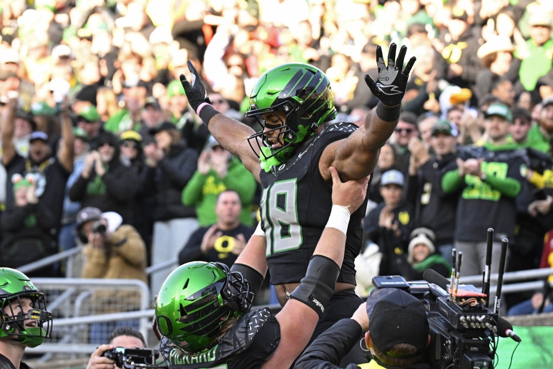 Oregon new No. 5 in AP Top 25, Ohio State stays No. 1