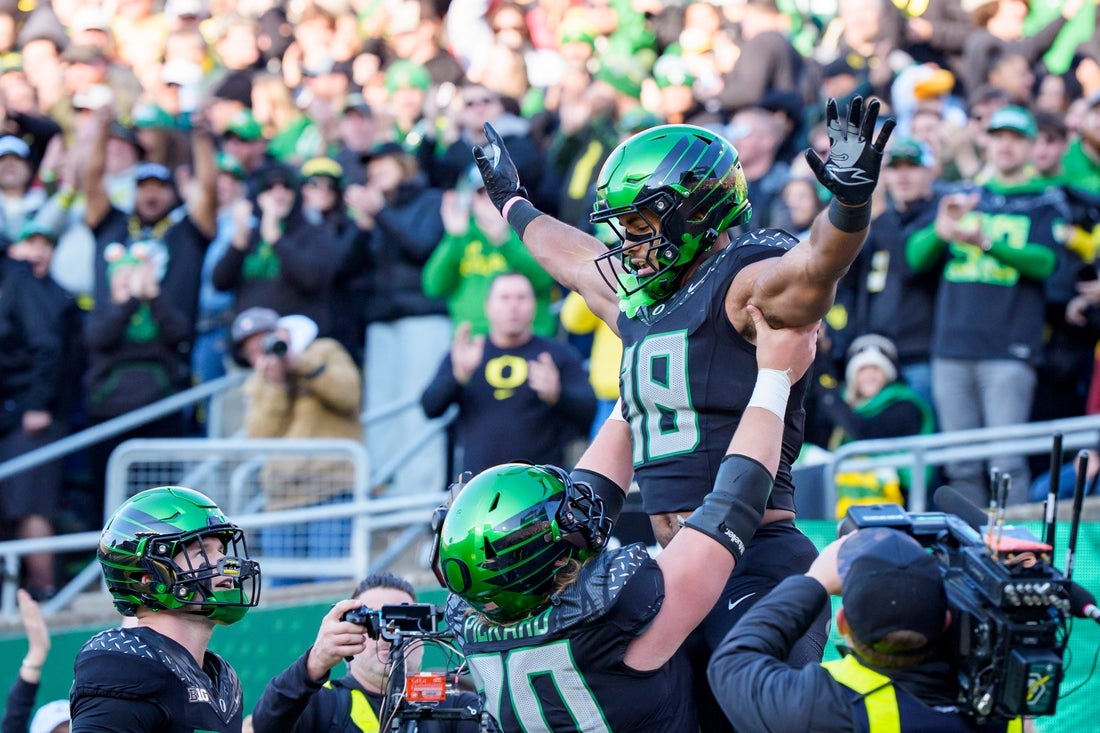 No. 7 Oregon outguns No. 15 USC to stay on track for CFP spot