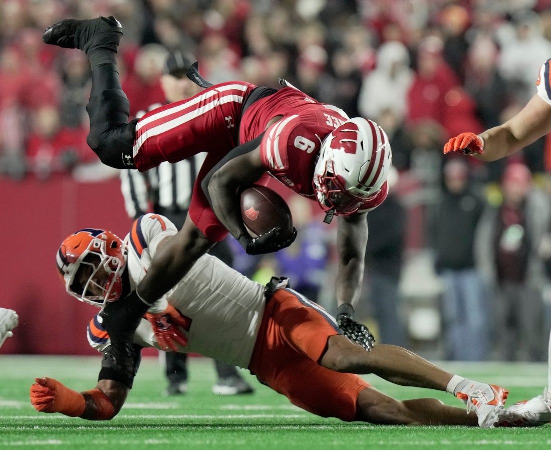 Darrion Dupree leads Wisconsin to upset of No. 21 Illinois