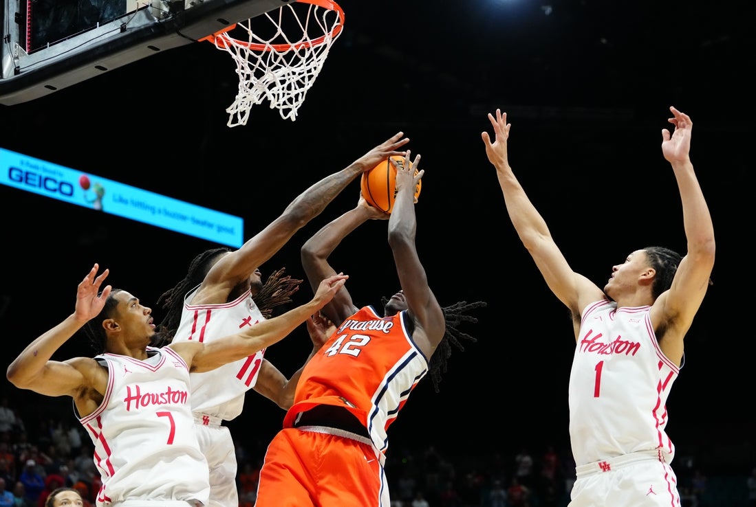 Top 25 roundup: No. 3 Houston escapes in OT vs. Syracuse