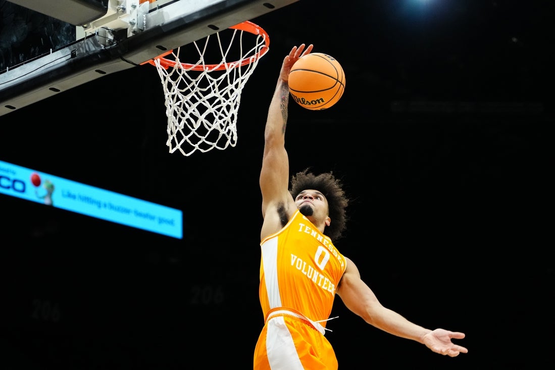 No. 17 Tennessee topples No. 3 Houston, improves to 2-0 at Players Era