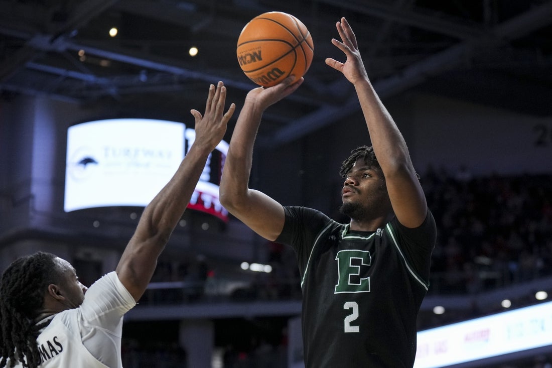Carlos Hart, Eastern Michigan hand Cincinnati first home loss