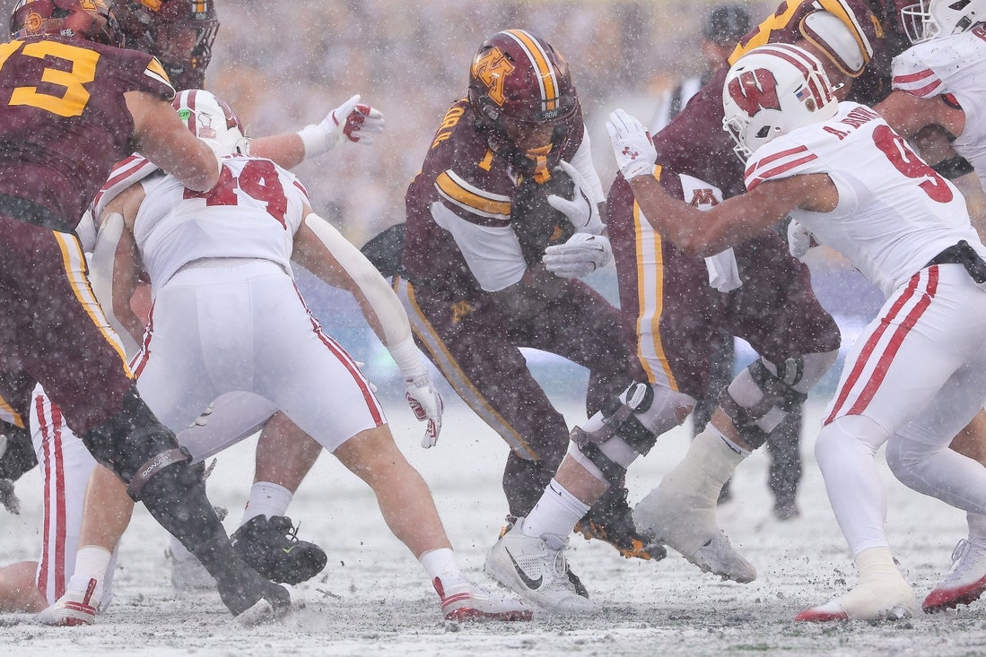 Minnesota retains Paul Bunyan’s Axe in the snow against Wisconsin