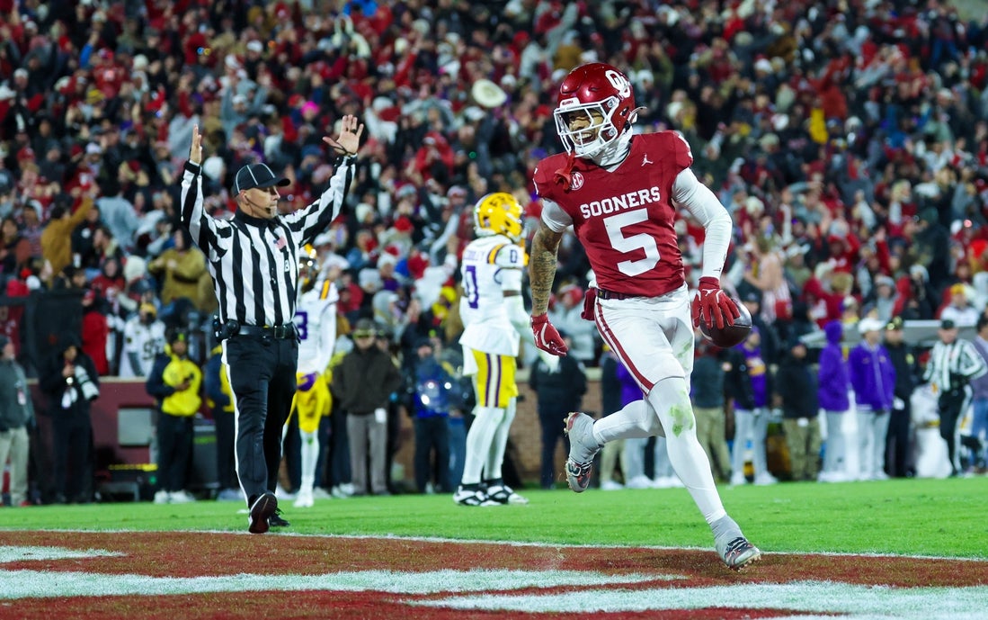 No. 8 Oklahoma gets late TD to survive LSU, likely clinch CFP bid