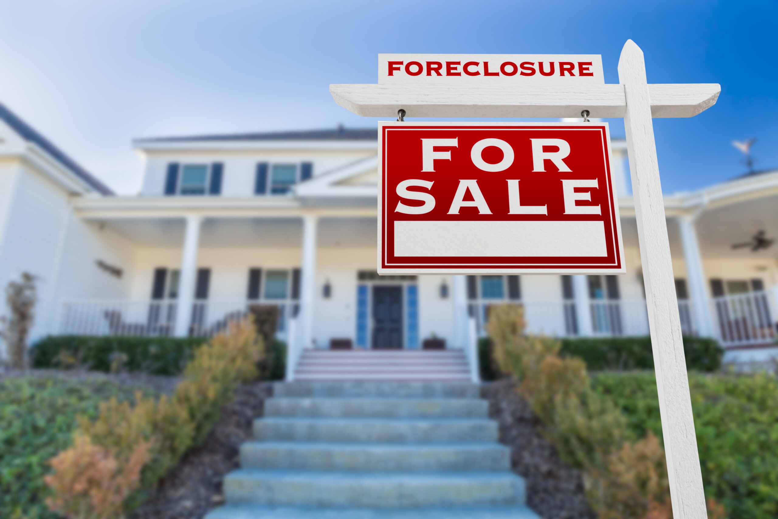 U.S. Foreclosures Climb 20% as Rising Costs Strain Homeowners
