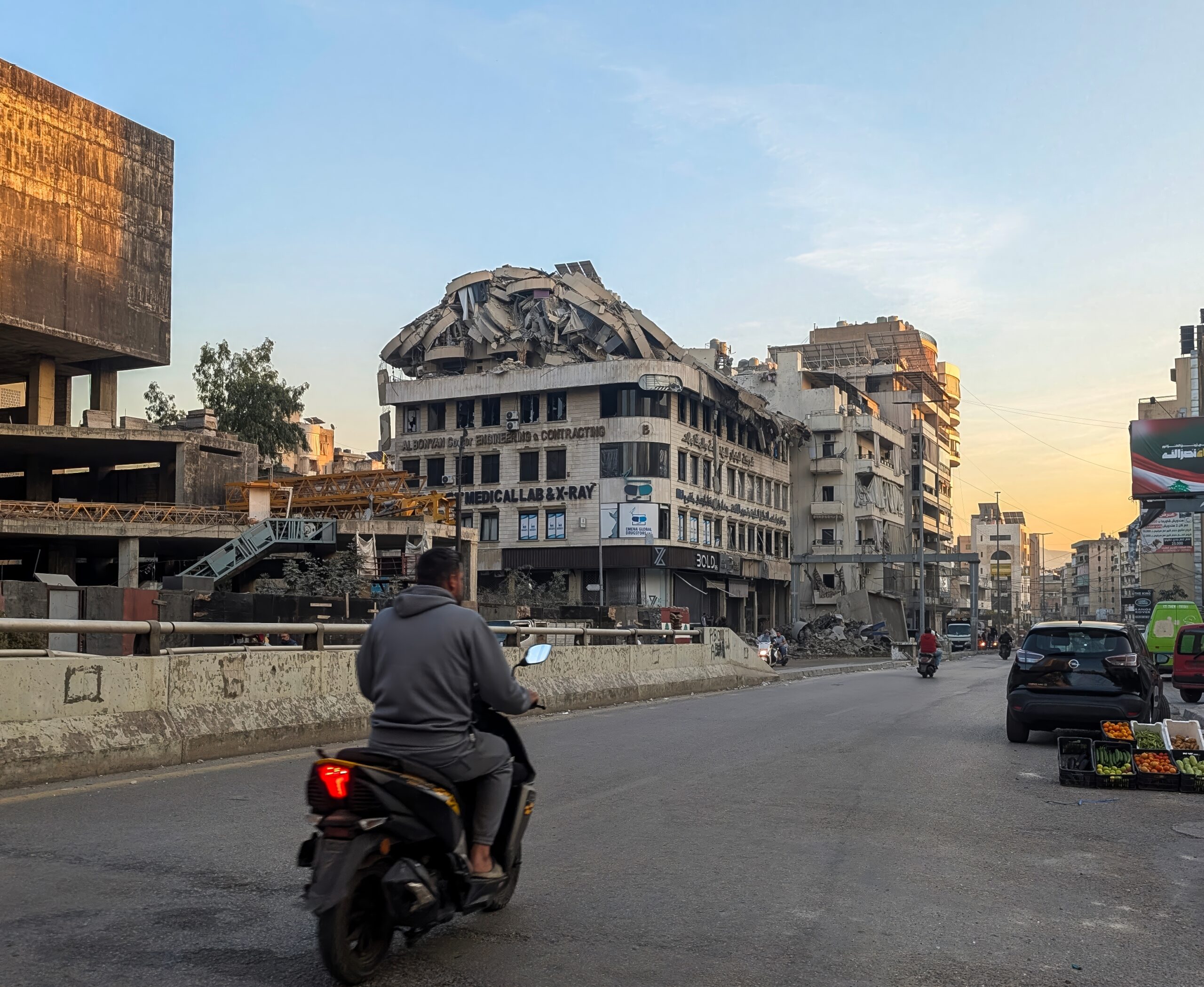 Israeli Airstrike in Southern Lebanon Kills One, Wounds 11 Including Schoolchildren