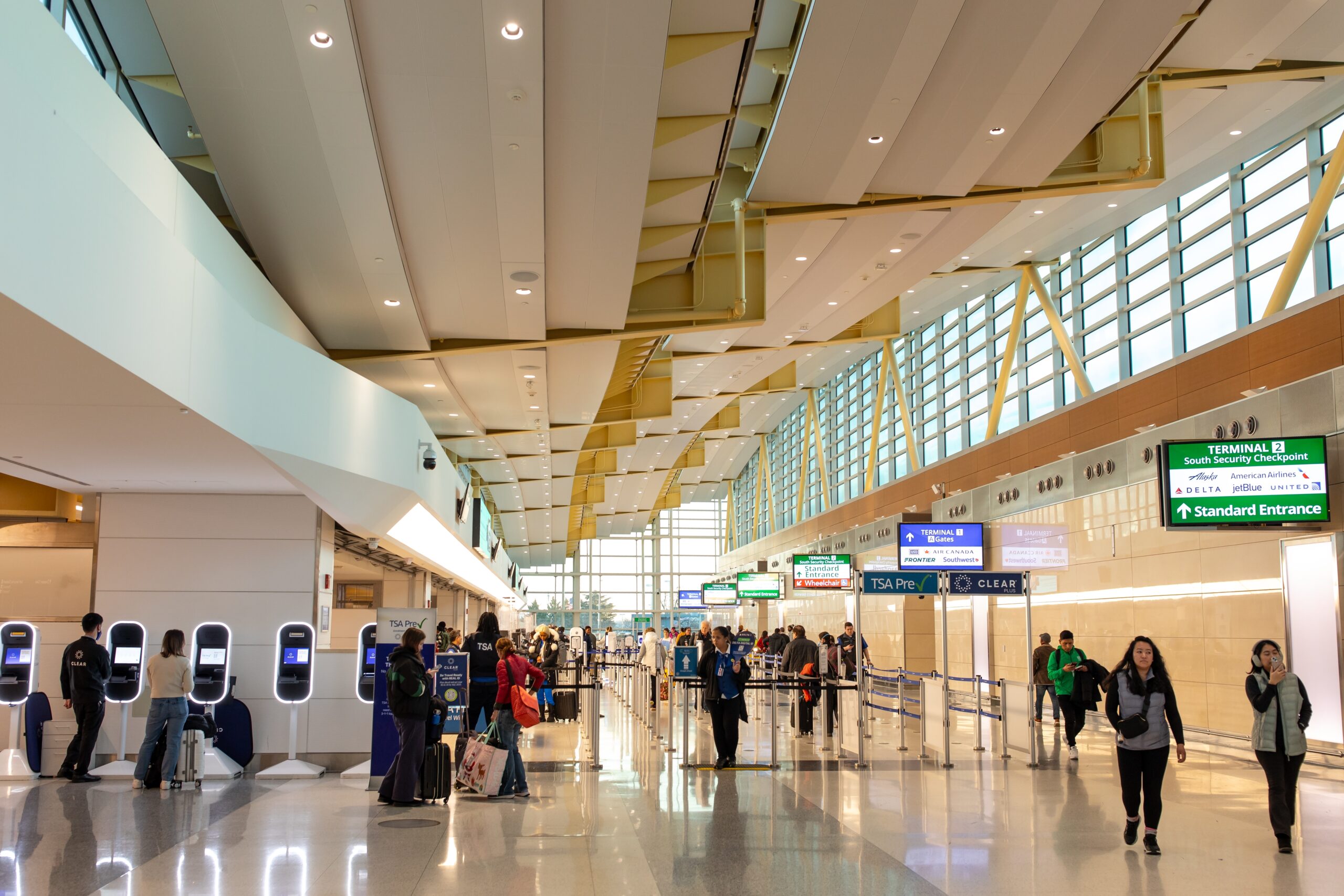 FAA Expands Flight Cuts to 6% as Shutdown Fatigue Grounds Air Travel