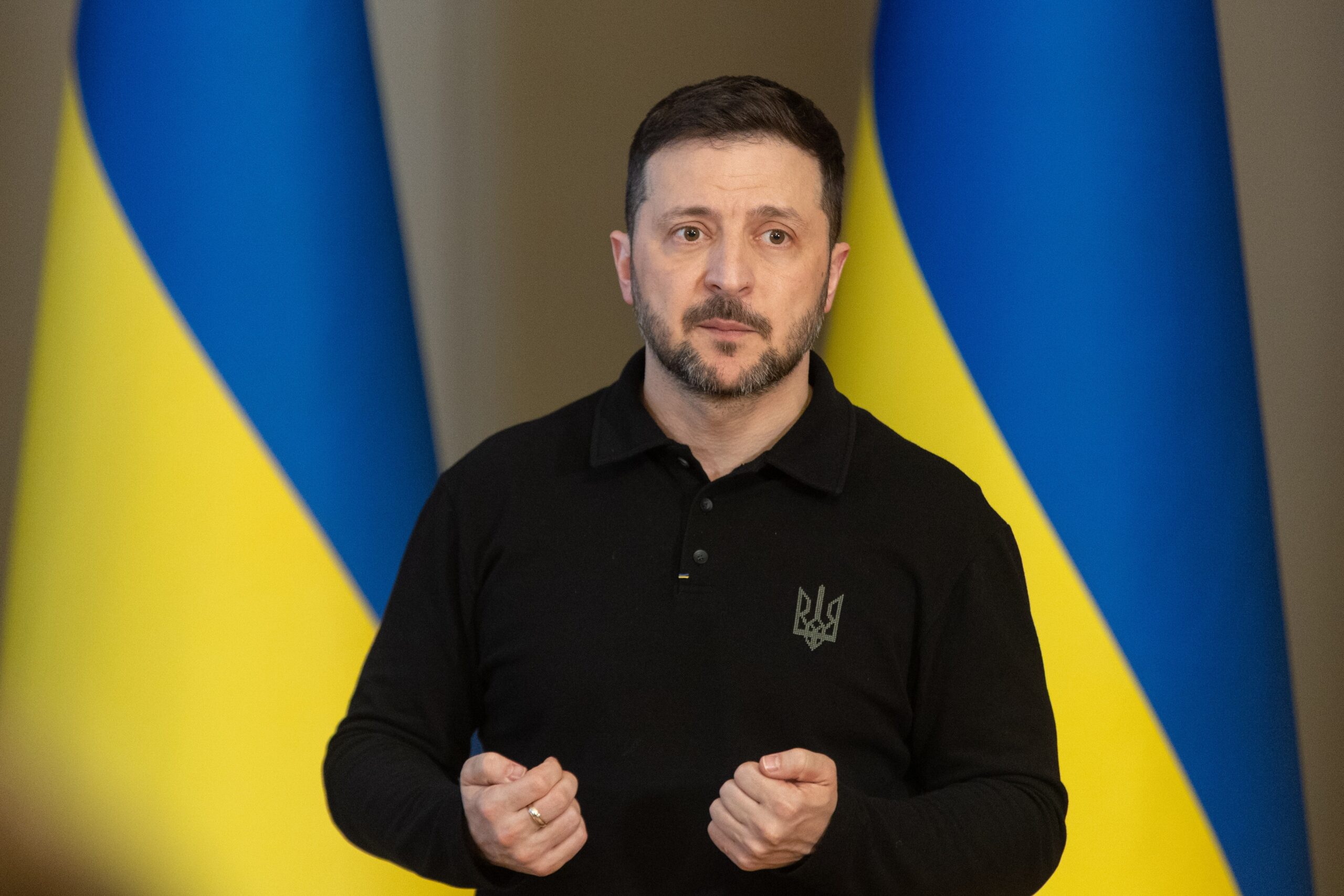 Zelenskyy Sends Delegation to U.S. to Pursue Peace Agreement as Kyiv Faces Political Turmoil