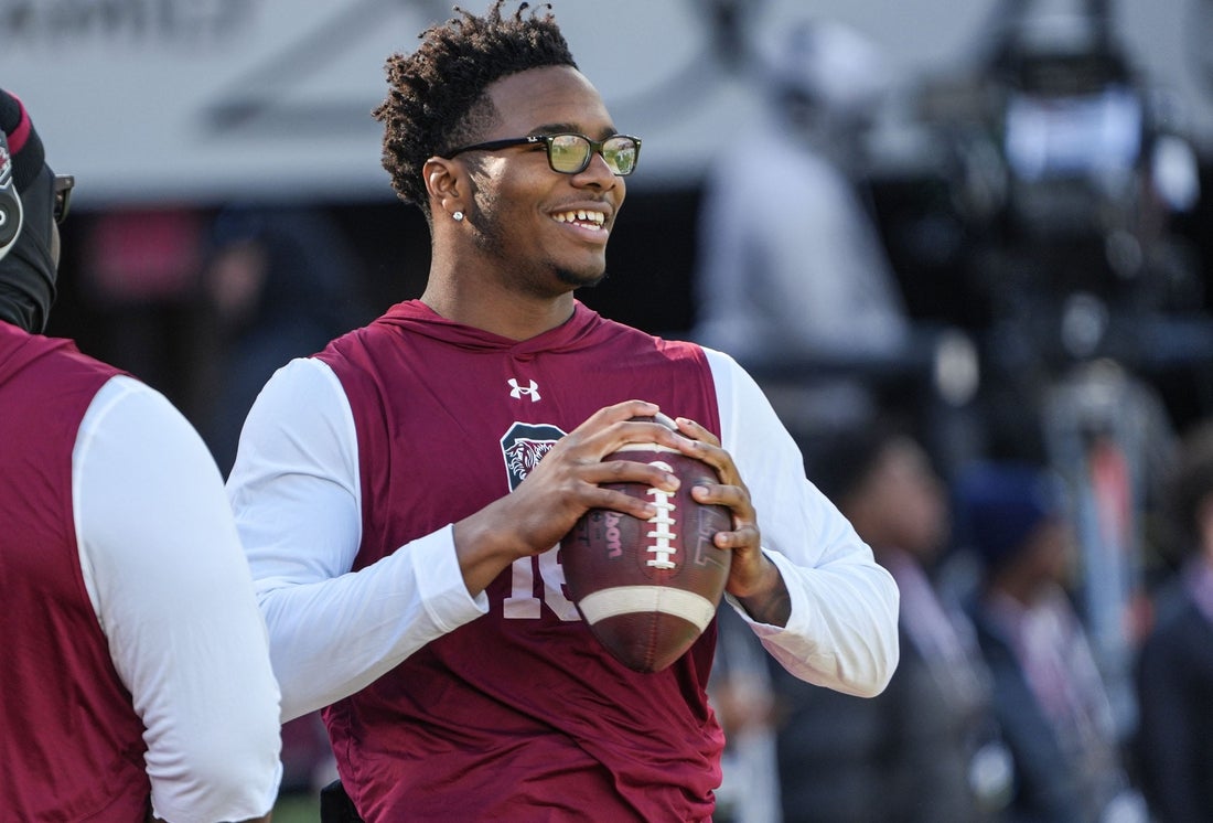 Report: QB LaNorris Sellers staying at South Carolina