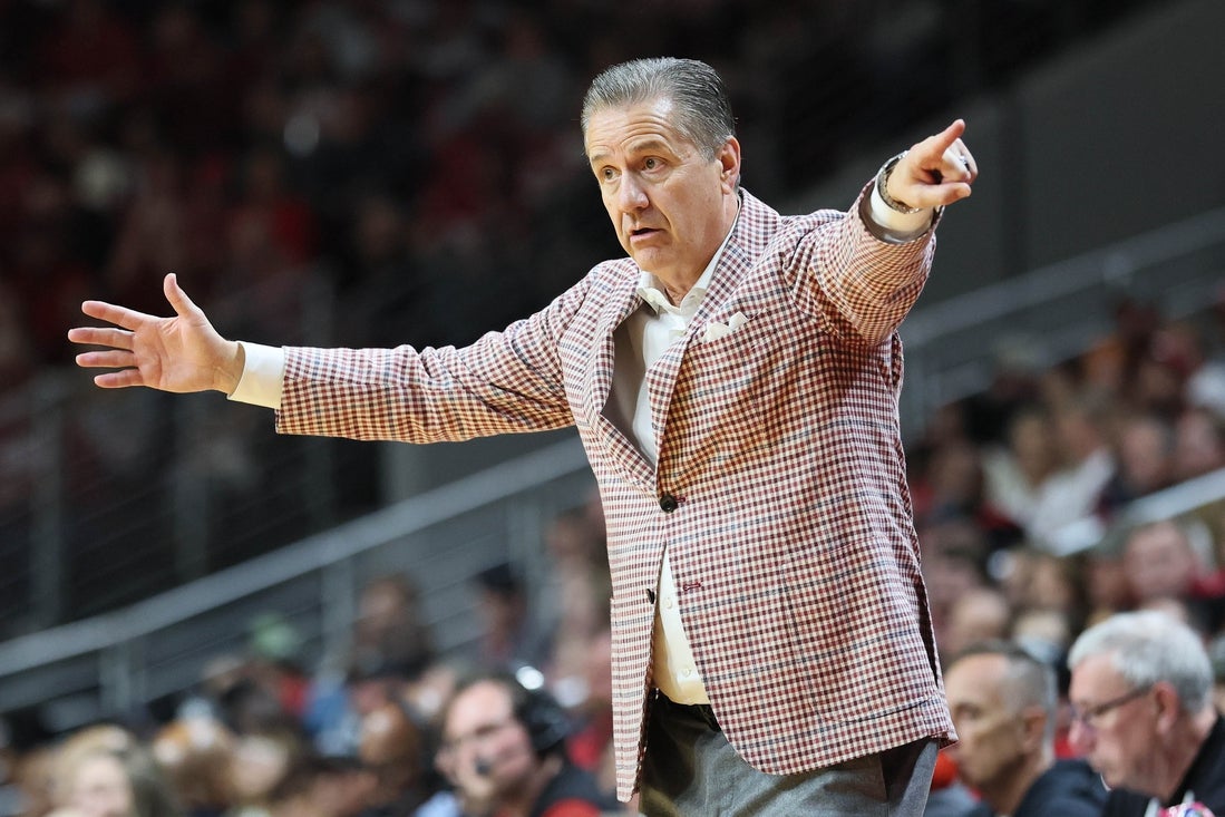 No. 17 Arkansas takes over late to top No. 16 Texas Tech