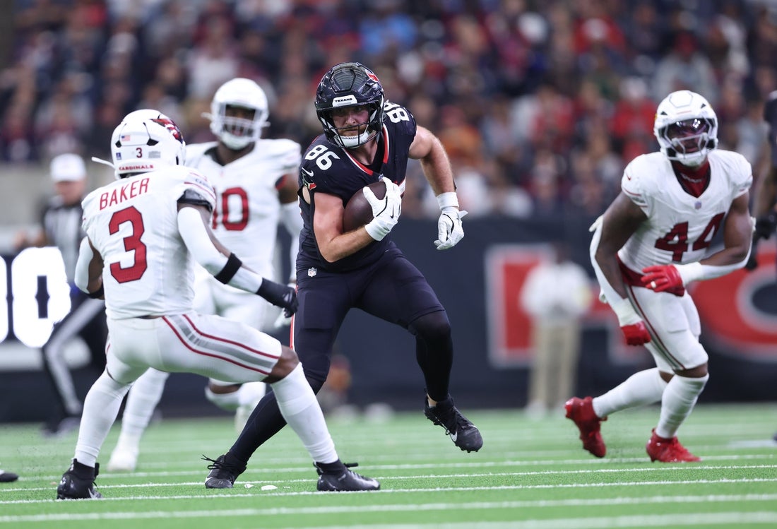 Texans grab early lead, coast to win over Cardinals