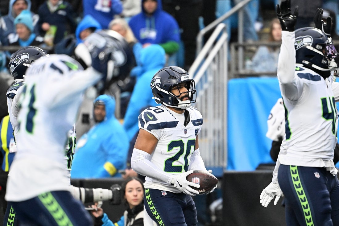 NFC West-best Seahawks stifle Panthers, win 6th straight