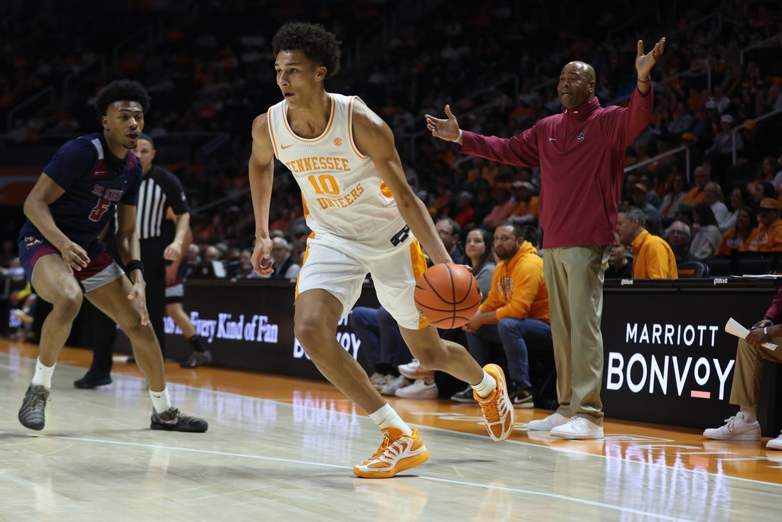 No. 19 Tennessee heads into SEC Play after demolition of S.C. State