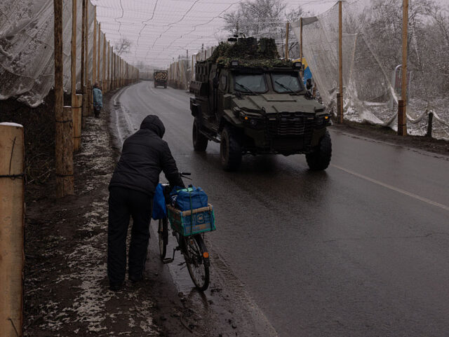 New Tensions Over Donbas: Zelensky Pushes Back as U.S. Floats “Free Economic Zone” Proposal