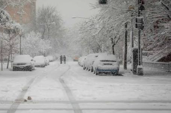 East Coast Braces for First Major Winter Storm as Snow Ice Threaten Region