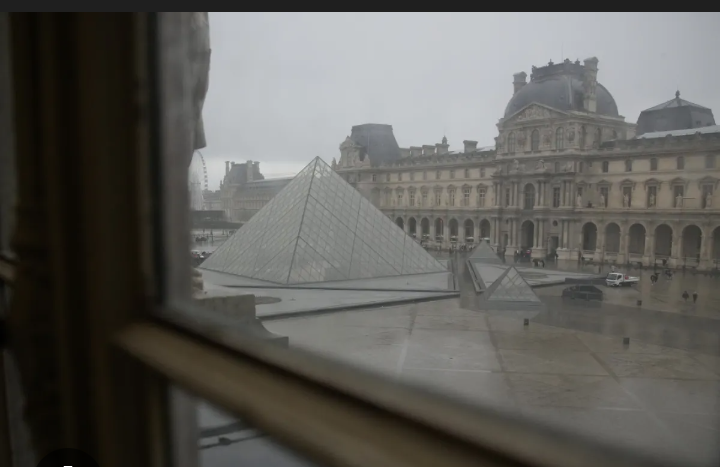 Burst Pipe Damages Hundreds of Works in Louvre’s Egyptian Antiquities Library
