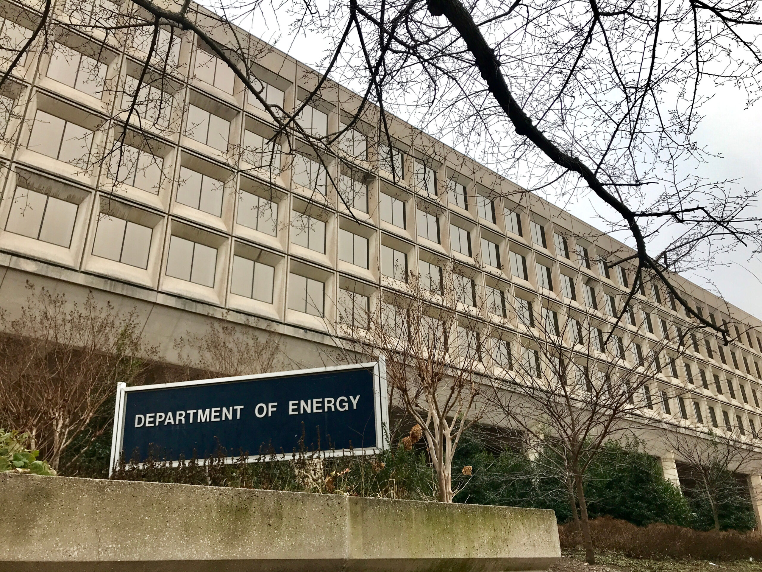 Audit Reveals 1 in 5 Energy Department Loan Officers Had Conflicts of Interest, Risking Billions in Taxpayer-Funded Projects