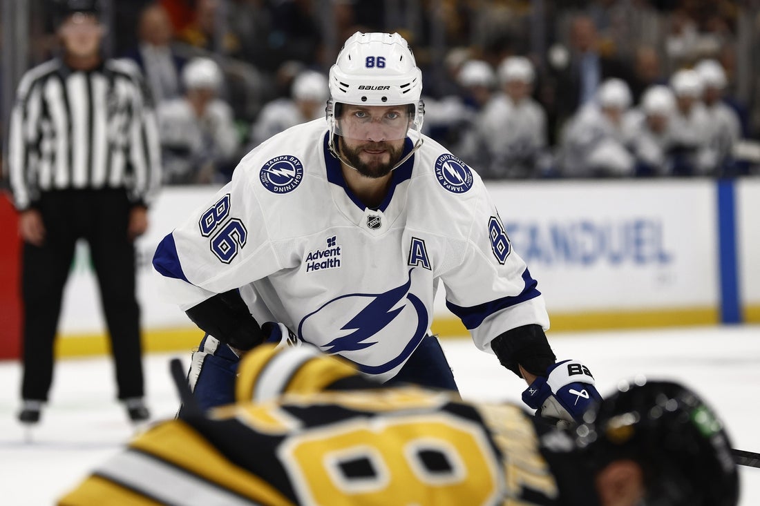 Lightning, Bruins to clash in the outdoor chill of Florida