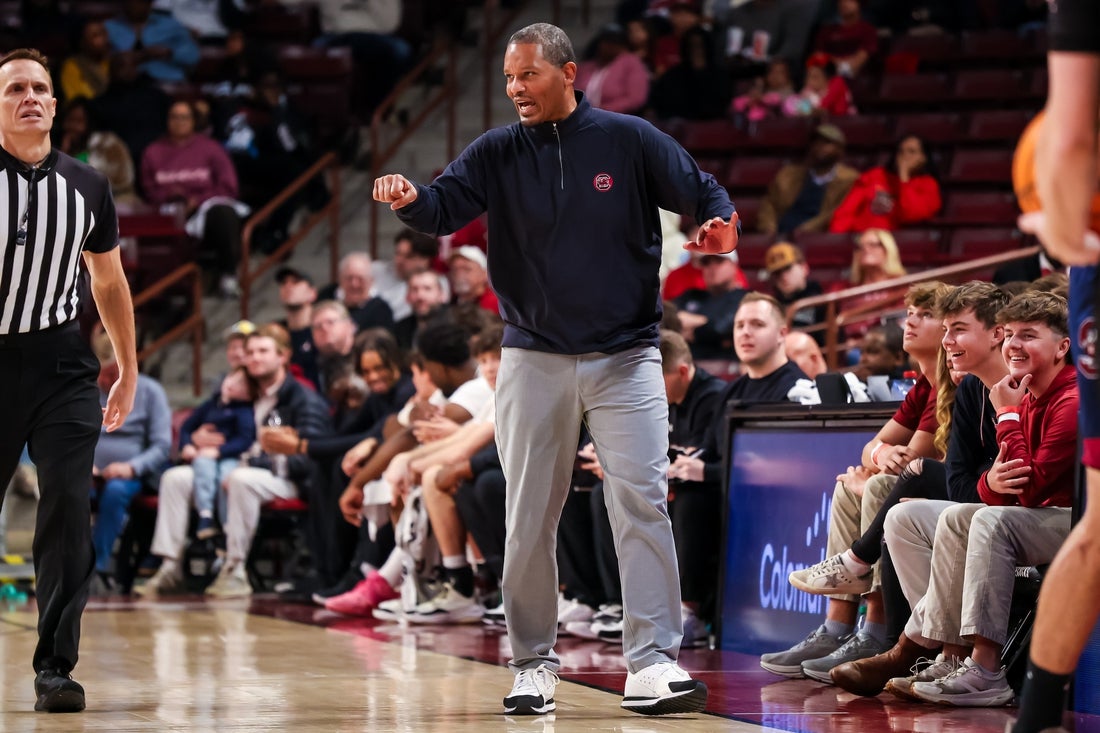 South Carolina finds shooting touch, holds off LSU rally