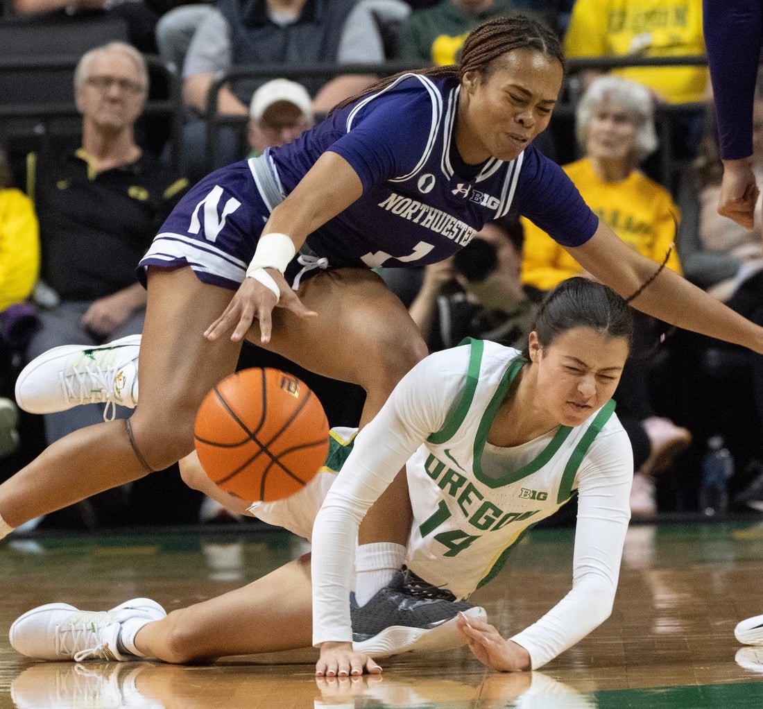 Oregon stuns No. 21 USC with massive fourth-quarter rally