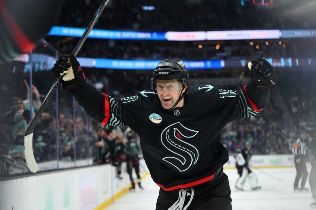 Berkly Catton’s first 2 goals lead Kraken past Bruins