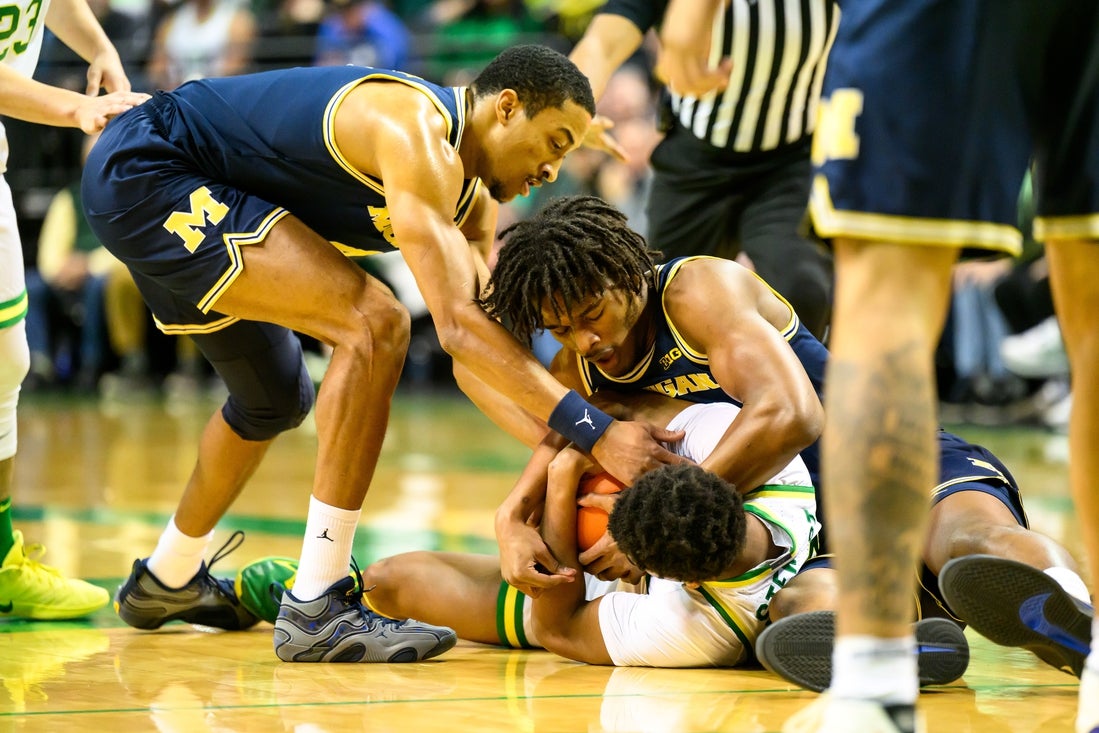 Oregon continues to flail, lose by double-digits to No. 4 Michigan