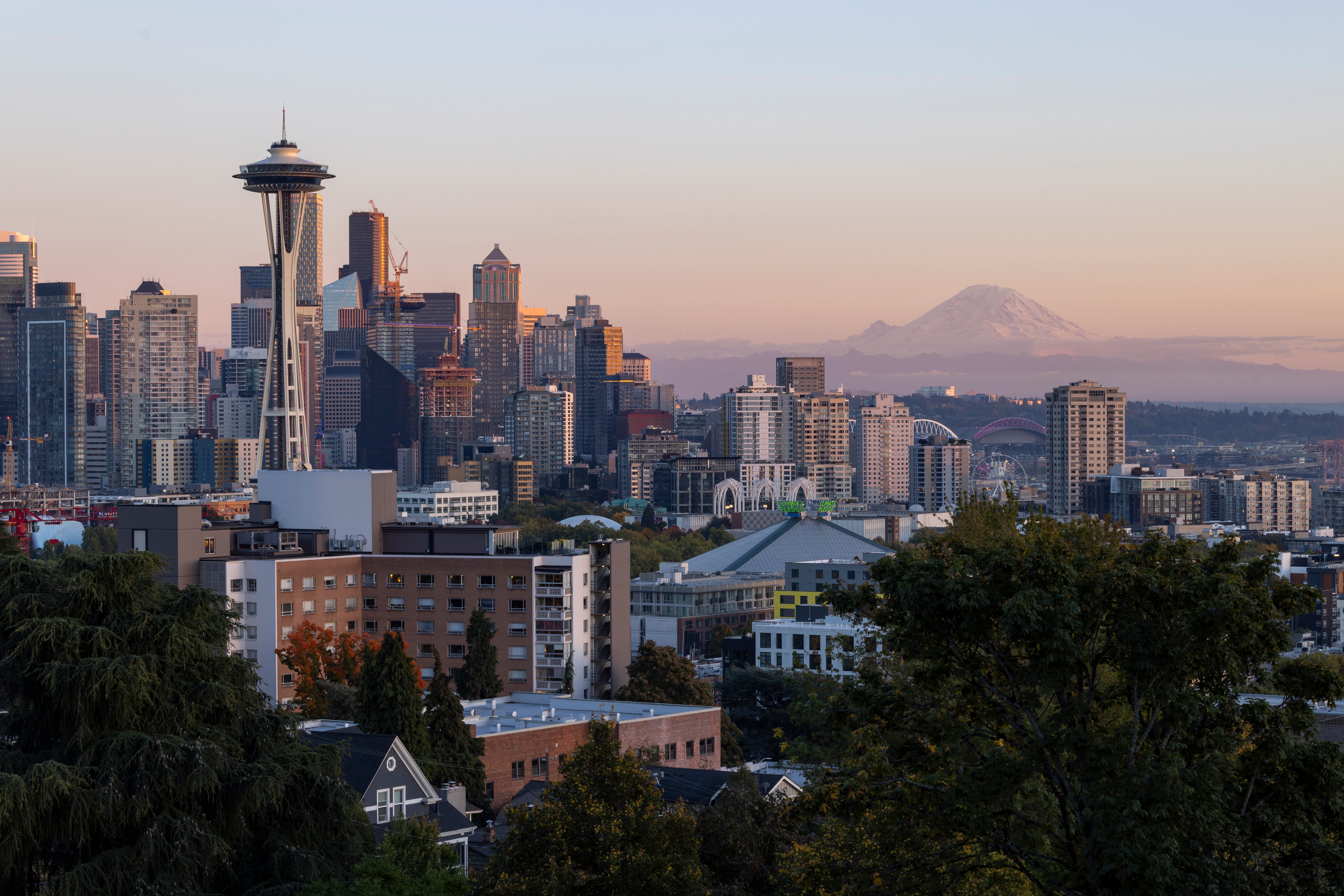 Seattle Mayor Calls for Public Resistance as City Reaffirms Sanctuary Stance Against Federal Immigration Arrests