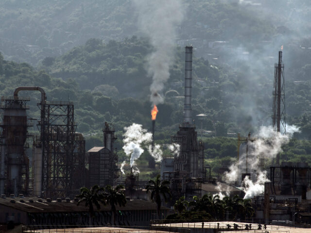 Trump Unveils Bold $100 Billion Plan to Mobilize U.S. Oil Industry in Rebuilding Venezuela’s Energy Sector