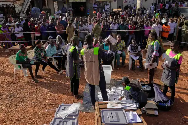 Museveni Takes Early Lead in Uganda’s Tense Presidential Vote as Opposition Cries Foul