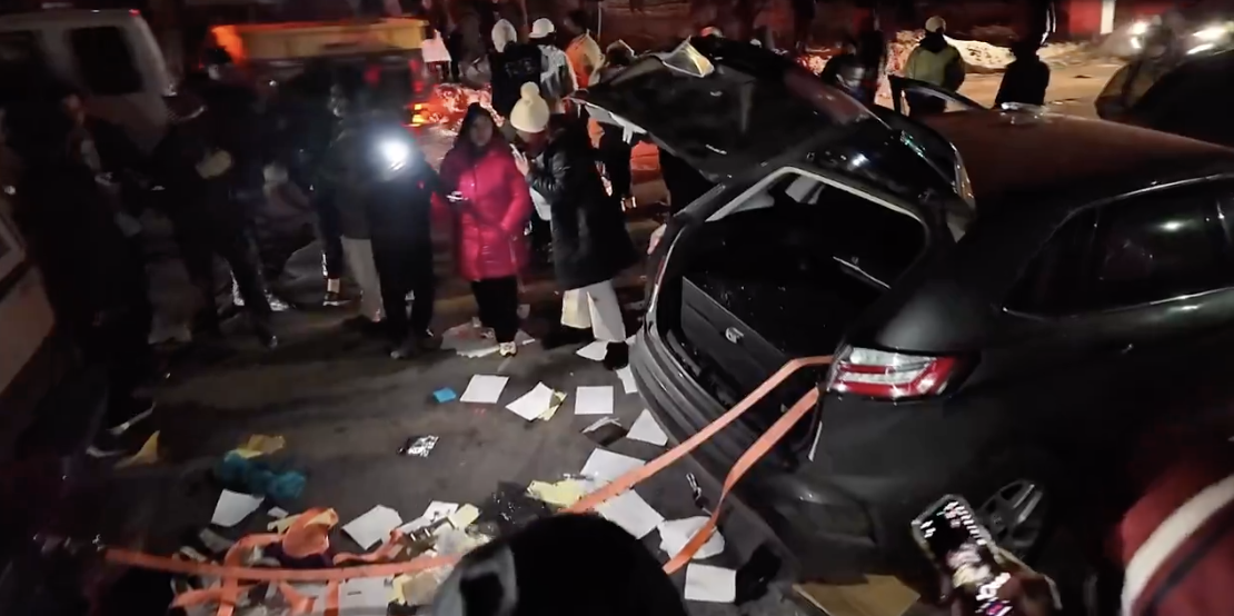 Trump Warns of Insurrection Act as Minnesota Unrest Escalates Around ICE Operations