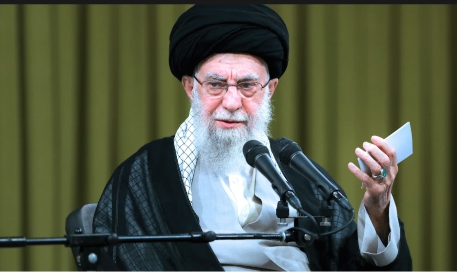 Iran Protests Intensify as Crowds Answer Call From Exiled Crown Prince and Internet Goes Dark