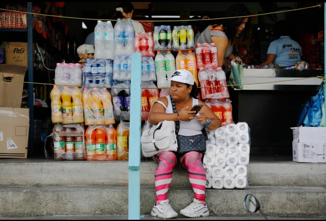 Hope and Hardship Collide in Venezuela as U.S. Promises Clash With Daily Economic Pain