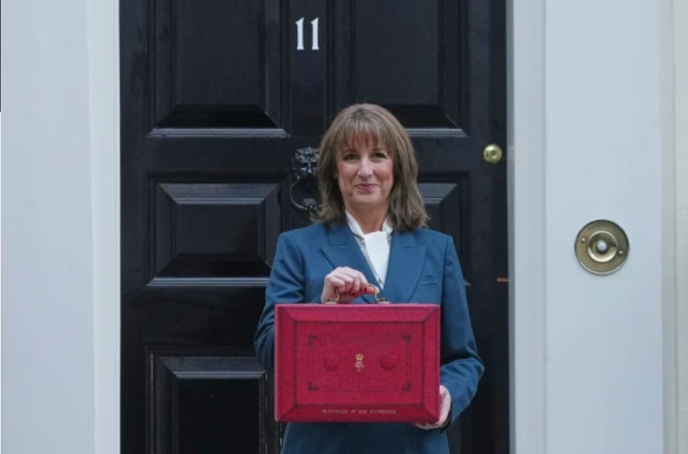 UK Inflation Ticks Higher in December, Testing Bank of England as Rate Cuts Loom