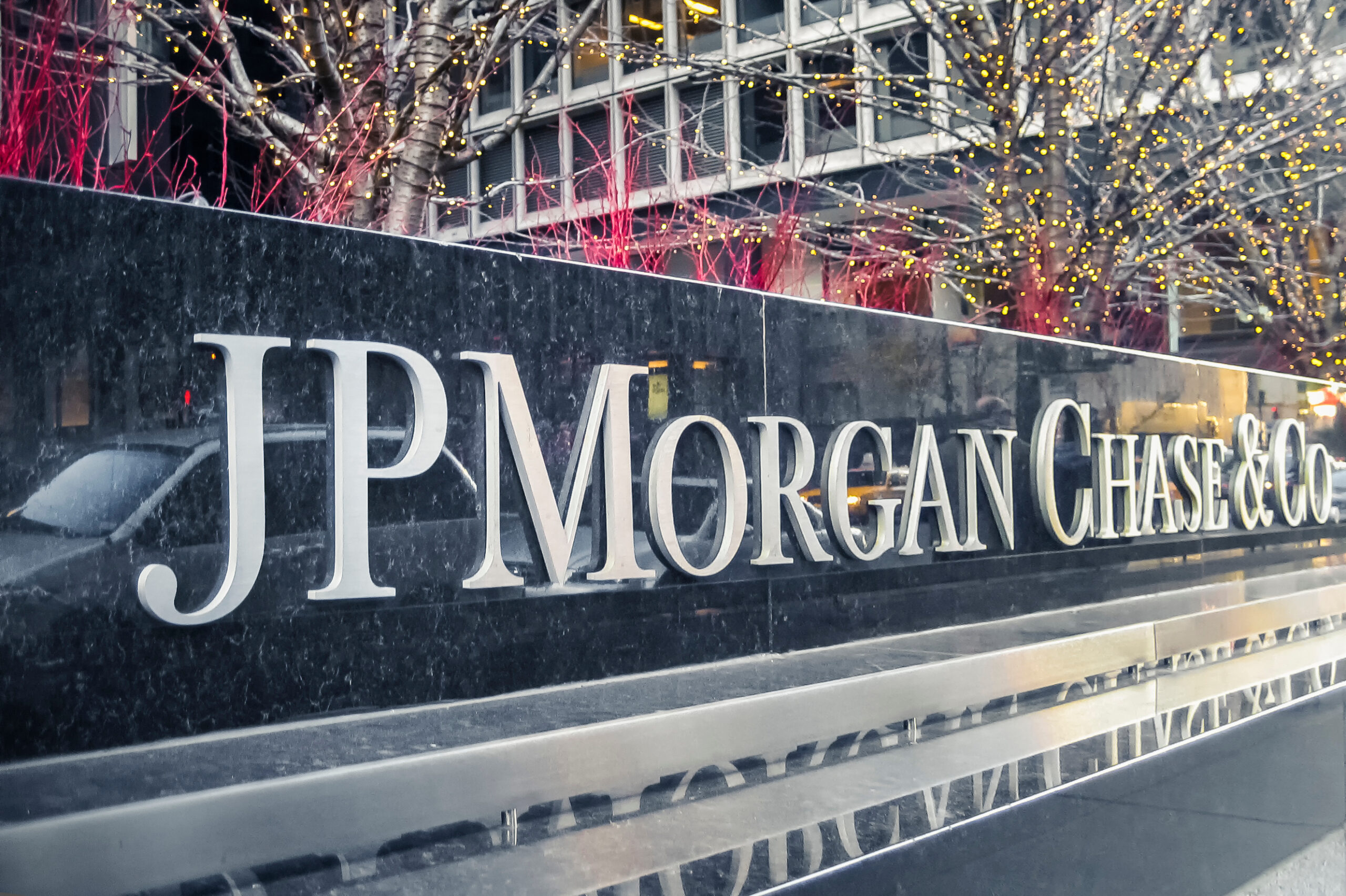 Trump Files $5 Billion Lawsuit Against JPMorgan Chase and CEO Jamie Dimon Alleging Political Debanking