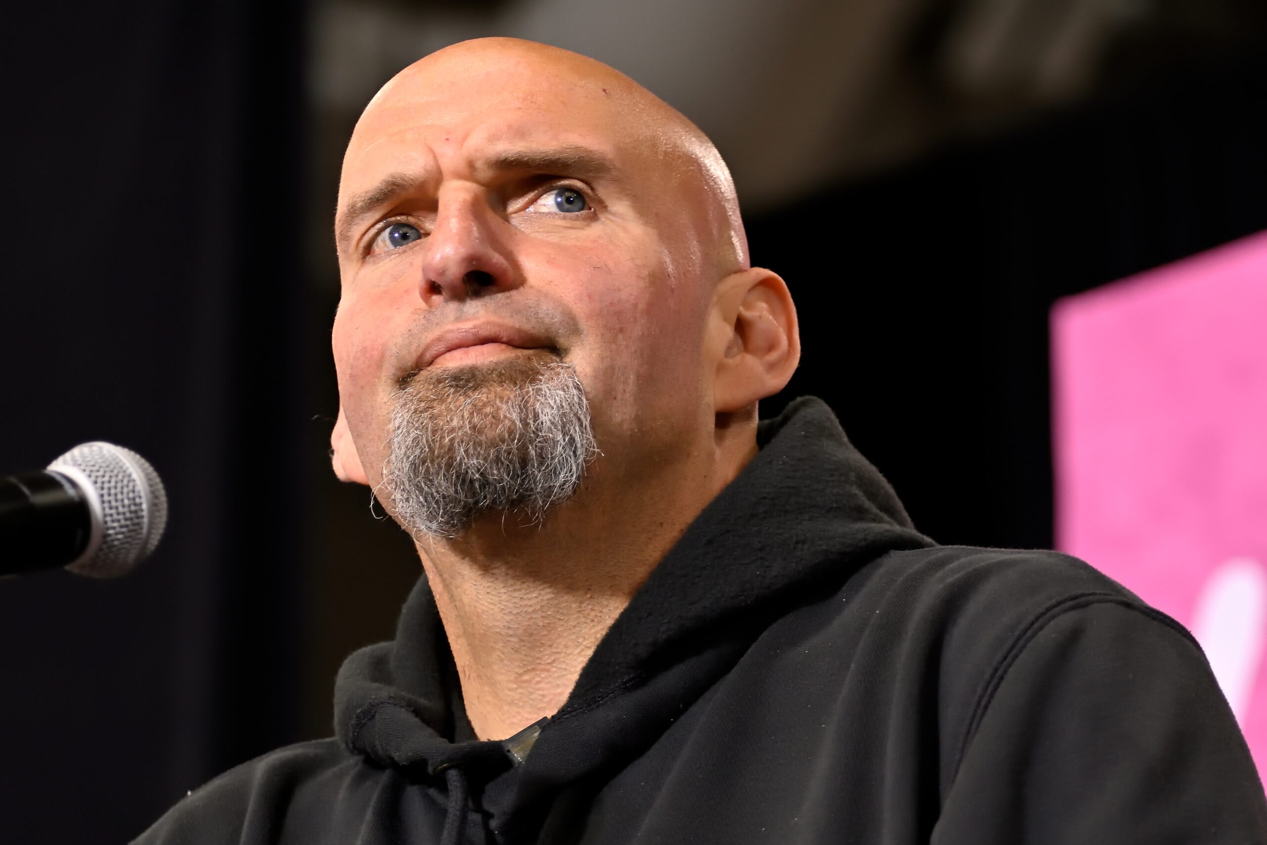 Fetterman Urges Trump to Fire DHS Secretary Kristi Noem Amid Minnesota Immigration Fallout