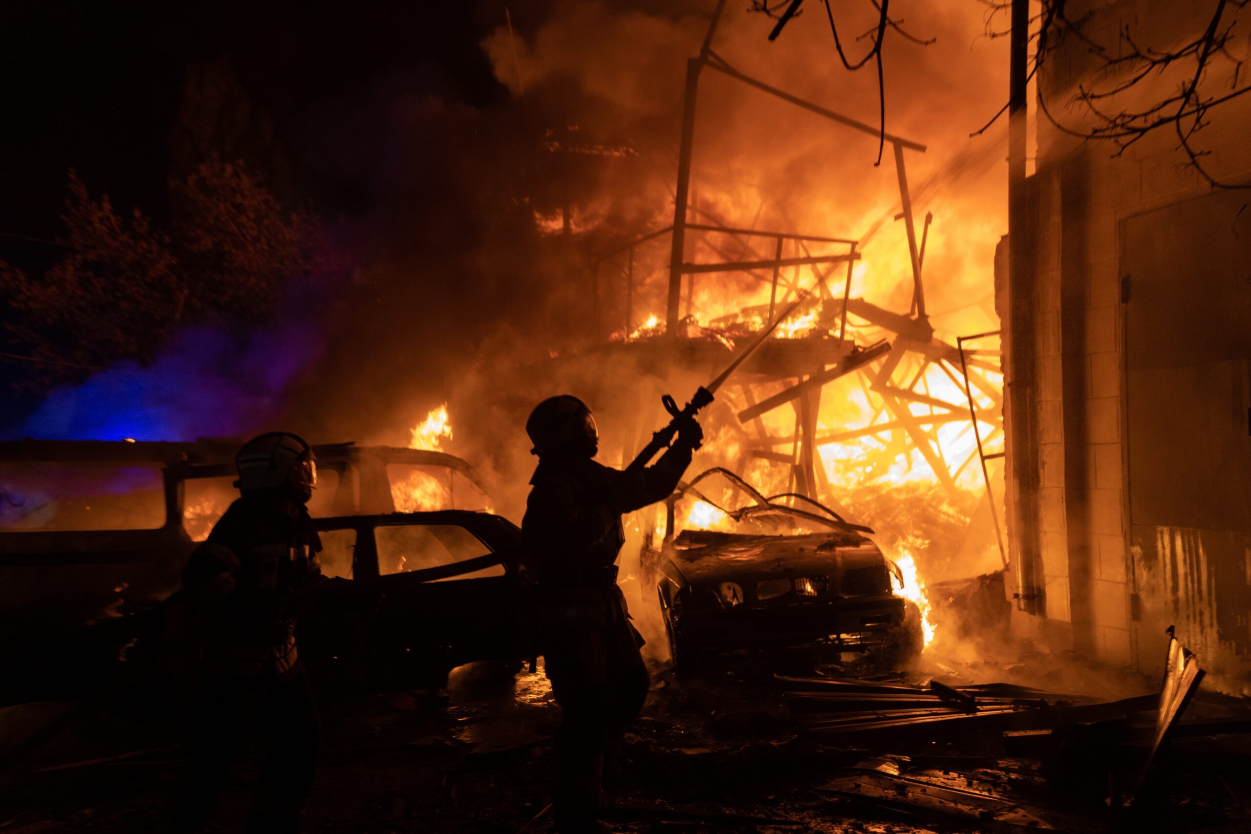 Russian Drone and Missile Barrage Cripples Kyiv Heat as Ukraine Pushes Peace Talks Forward