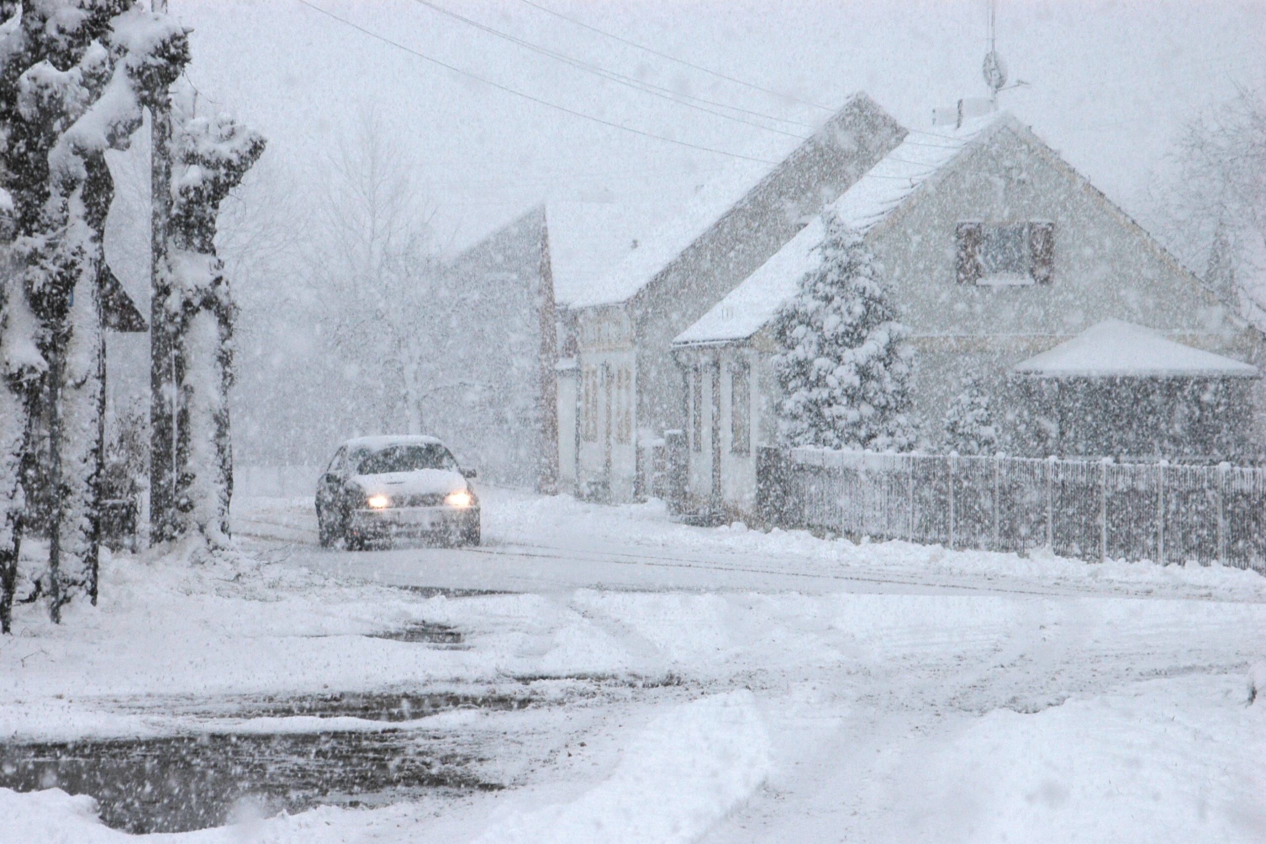 Historic Snowstorm Paralyzes US East Coast, Sets Records and Grounds Thousands of Flights
