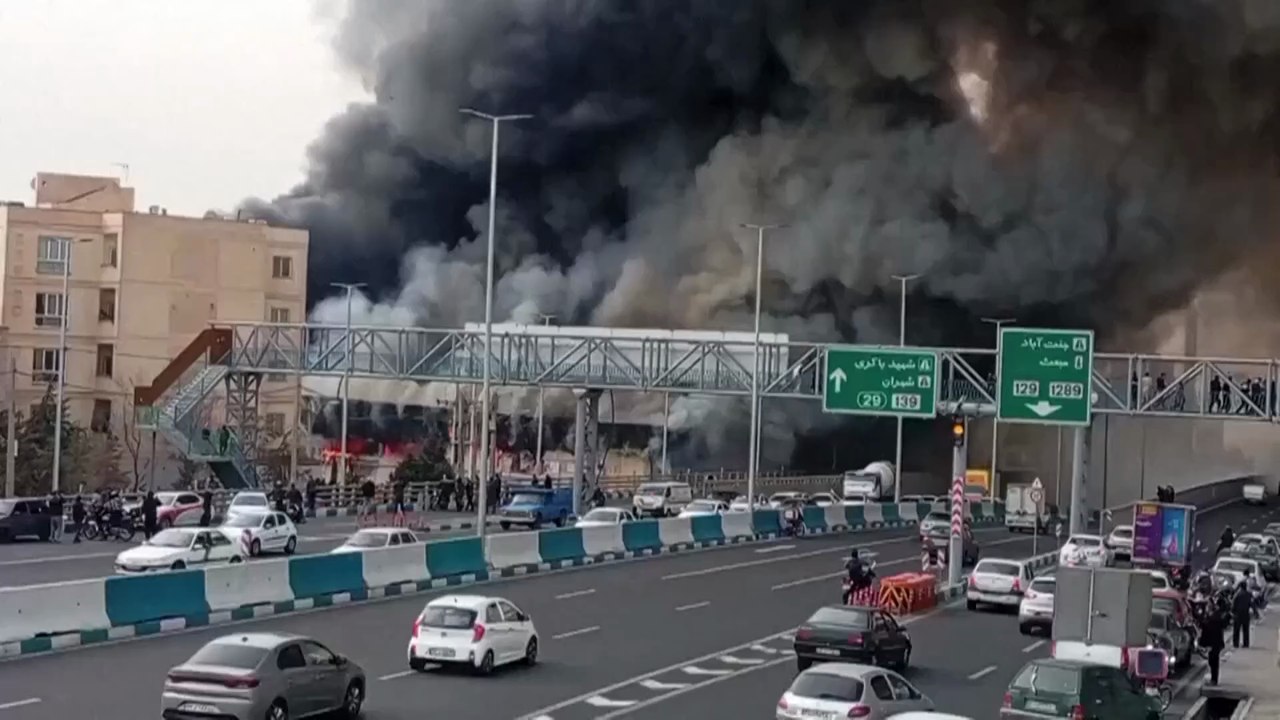Massive Fire Erupts at Jannat Abad Market in Tehran: Cause of the Fire is yet Unknown